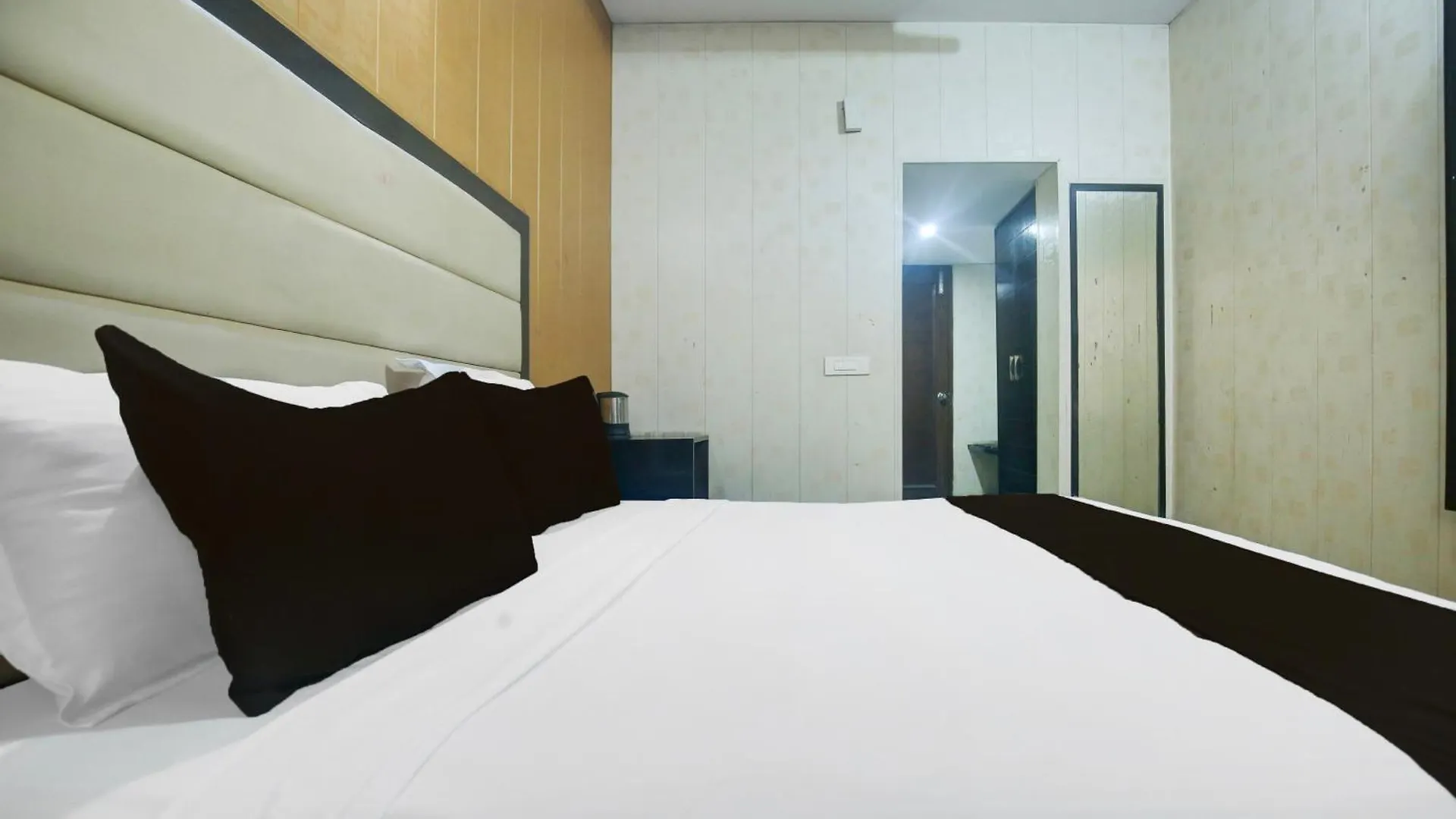 Hotel O Ek Noor Residency Mohali 3*,  India