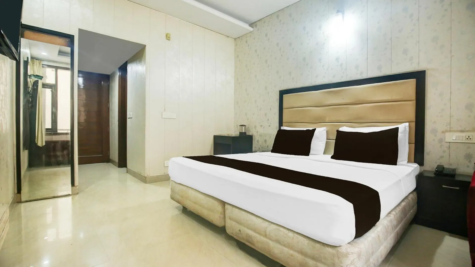 Hotel O Ek Noor Residency Mohali 3*,  India